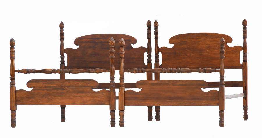 Pair of Twin Single Beds Colonial Revival Turned Wood Four Posts 20th Century