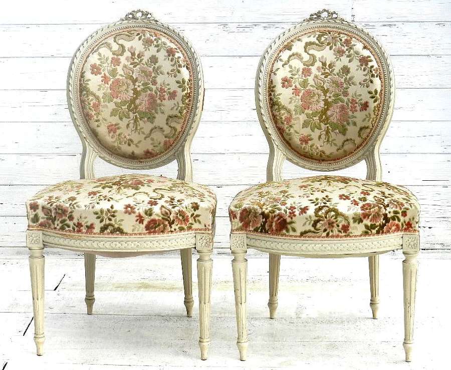 Pair of French Louis Chairs Medallion side accent boudoir bedroom